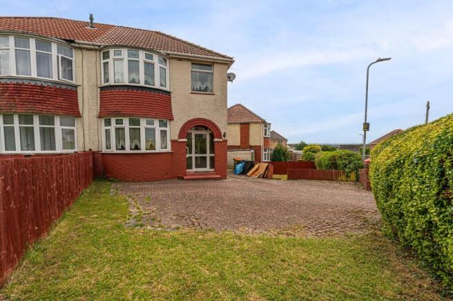 3 bed property, in Vaughan Williams Drive, £180,000