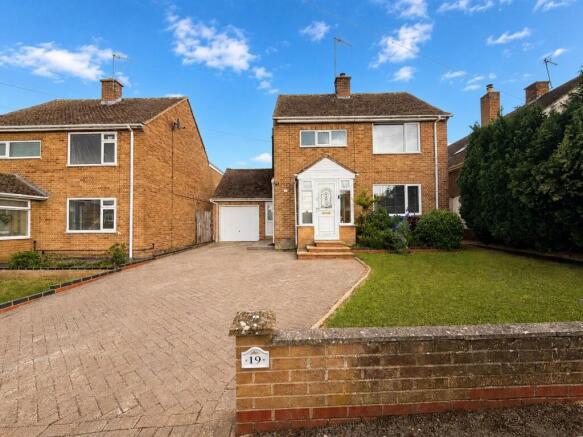 3 bed property, in Danvers Road, £475,000