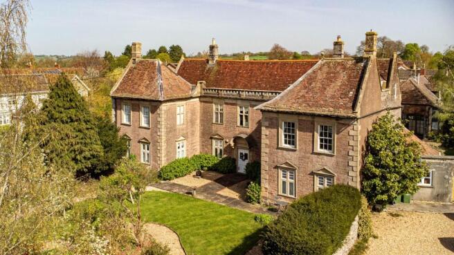 10 bed property, in Main Street, £1,200,000