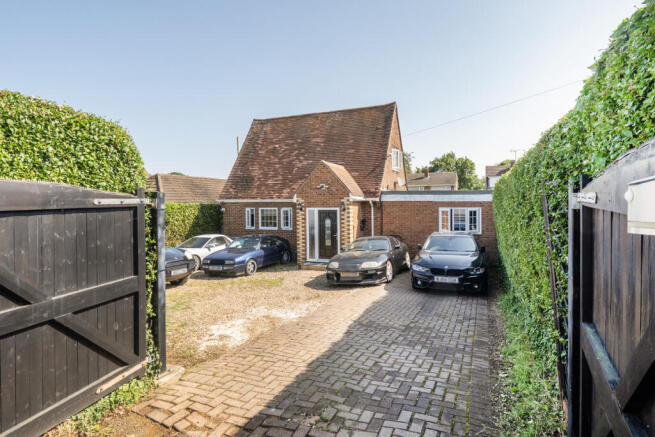4 bed property, in Lockhart Close, £540,000