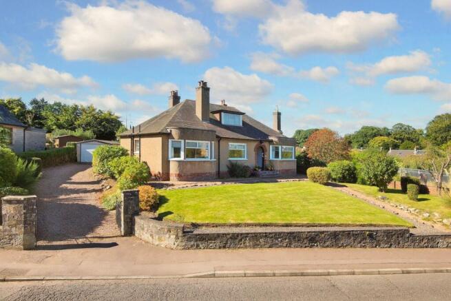 5 bed property, in West Park Road, £369,000
