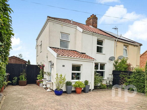 3 bed property, in Vimy Ridge, £375,000