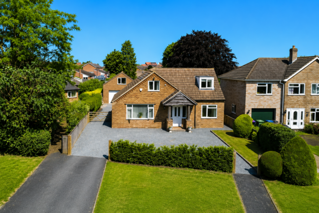 5 bed property, in Cliff Road, £550,000