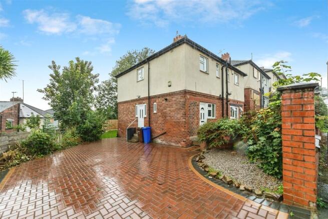 3 bed property, in Addison Road, £100,000