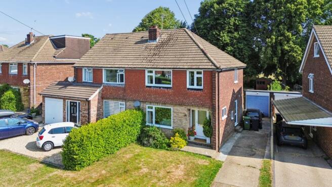 3 bed property, in Westwood Drive, £825,000