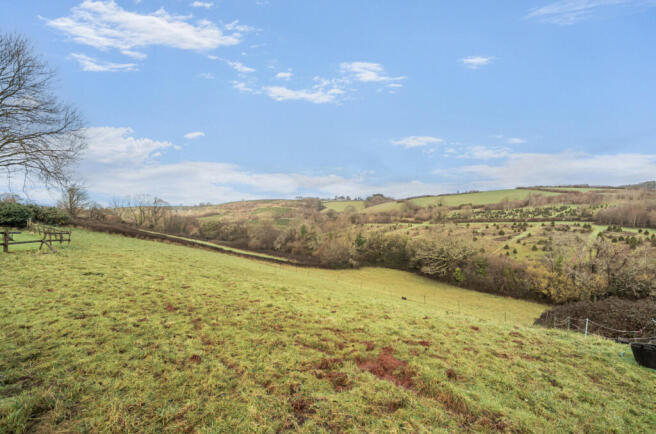 2 bed property, in Blagdon Barton, £100,000