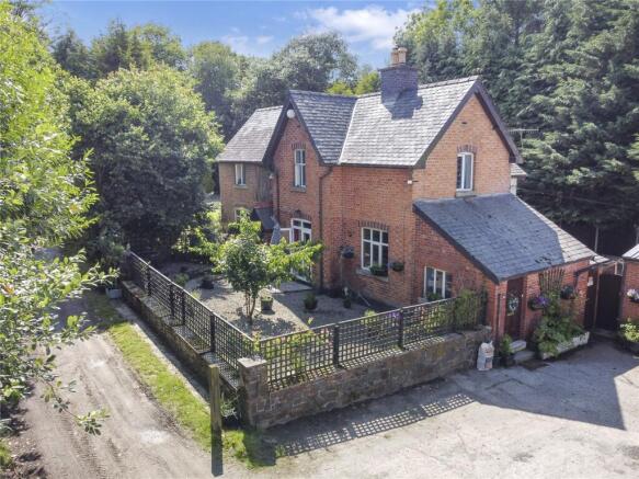 4 bed property, in Tylwch, £785,000