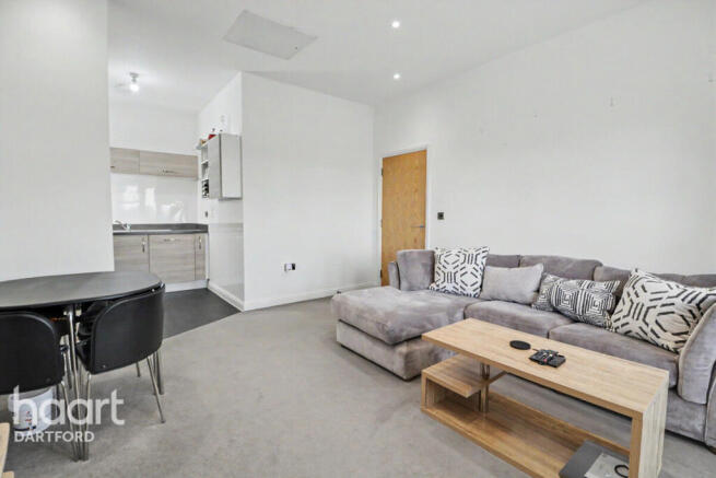 2 bed property, in Richmer Road, £250,000