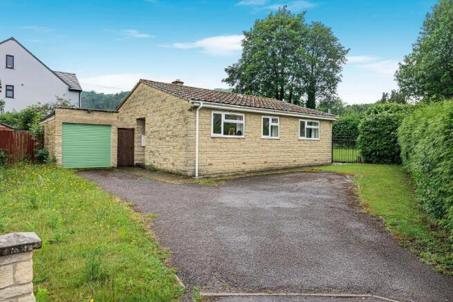 2 bed property, in Cam, £340,000