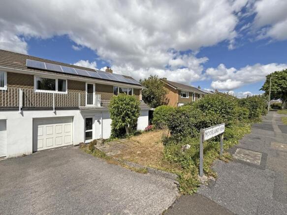 5 bed property, in Moorland View, £420,000