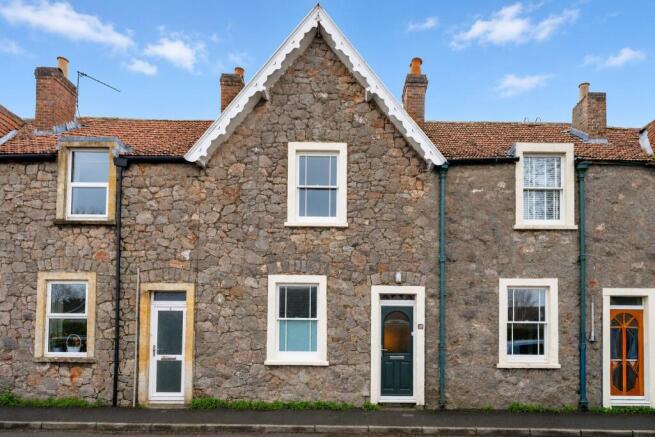 2 bed property, in A charming period cottage with beautiful gardens in Wrington, £380,000