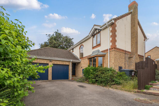 4 bed property, in Franklin Way, £350,000