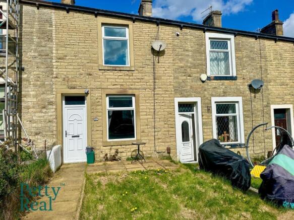 2 bed property, in Bispham Road, £90,000