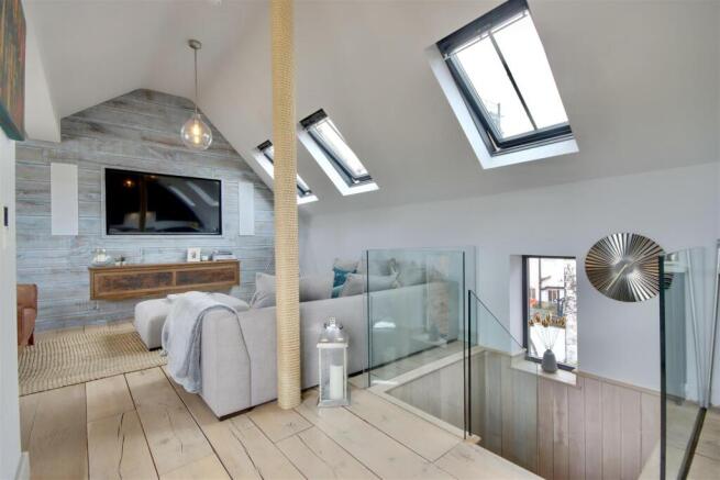 3 bed property, in Grand Parade, £825,000