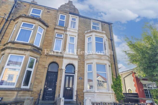 2 bed property, in Thornton Road, £85,000