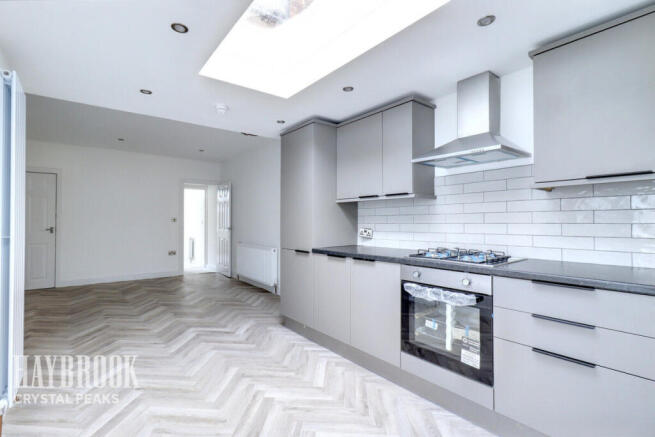 2 bed property, in Sheffield Road, £160,000