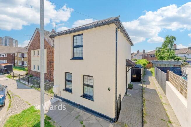 2 bed property, in Shepherd Street, £325,000