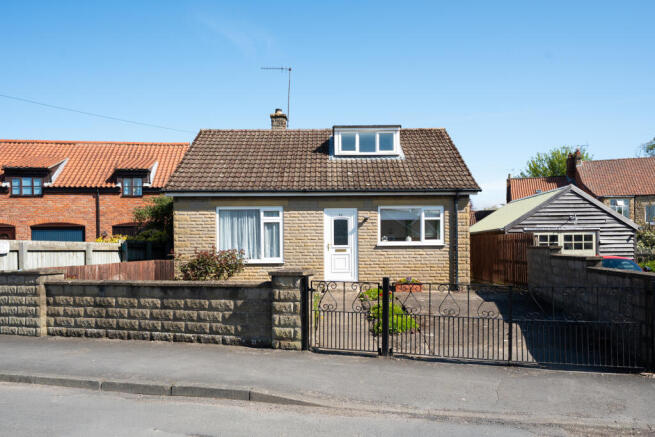 2 bed property, in Firthland Road, £220,000