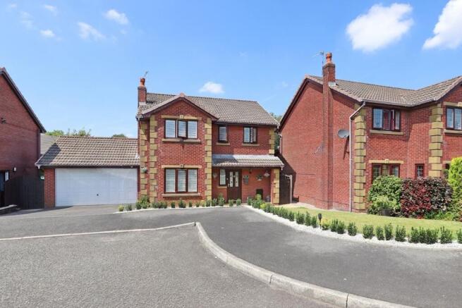4 bed property, in Church Meadow, £500,000