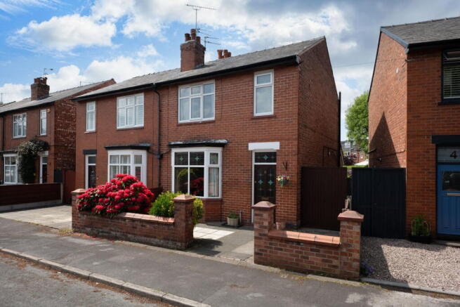 3 bed property, in Torquay Grove, £330,000