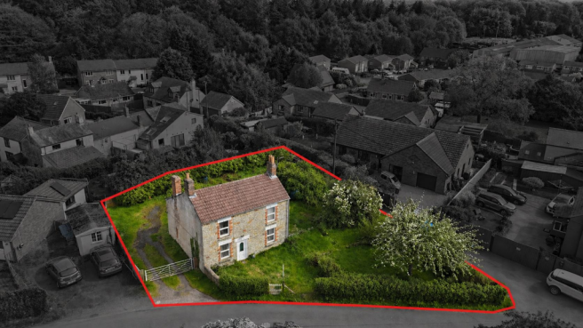 4 bed property, in Baynhams Walk, £350,000