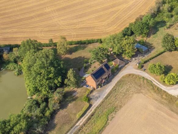 5 bed property, in Common Lane, £1,100,000