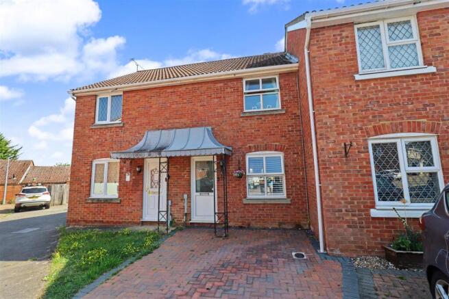 2 bed property, in Ellen Way, £325,000