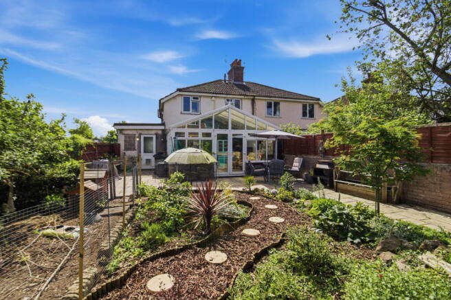 3 bed property, in Church Road, £265,000