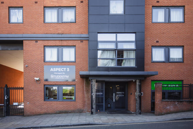 1 bed property, in Edward Street, £46,000