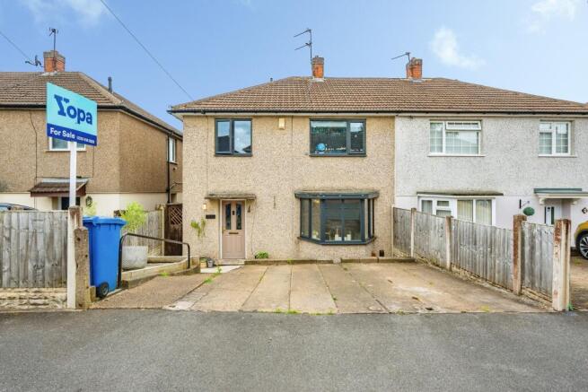 3 bed property, in Grantham Avenue, £190,000