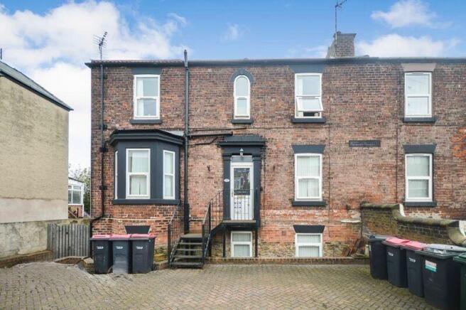 7 bed property, in 108 Clough Road, £185,000