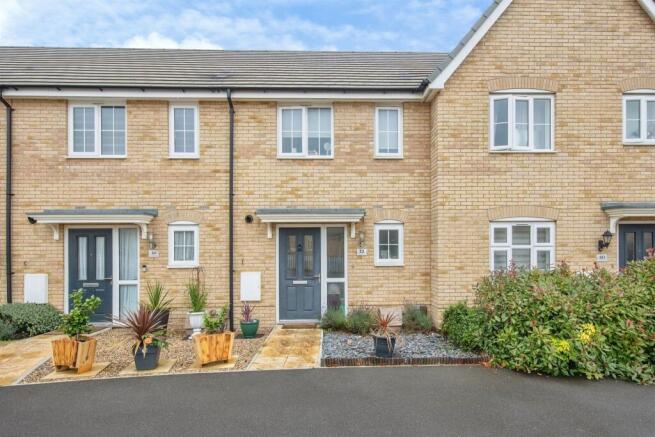 2 bed property, in Vale View Road, £240,000