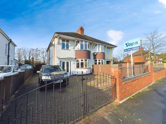 3 bed property, in Greenacres Avenue, £220,000
