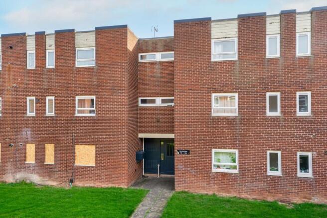 2 bed property, in Bembridge, £75,000