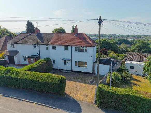 2 bed property, in Wood Lane, £210,000