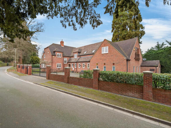 5 bed property, in Wykham Gardens Redwood Banbury, £1,150,000