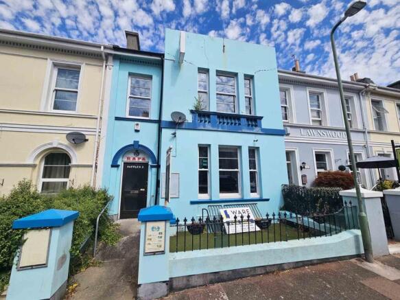 6 bed property, in Scarborough Road, £198,000