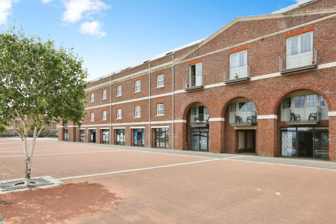 1 bed property, in Salt Meat Lane, £140,000