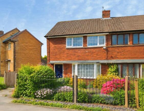 2 bed property, in Chantrey Avenue, £170,000