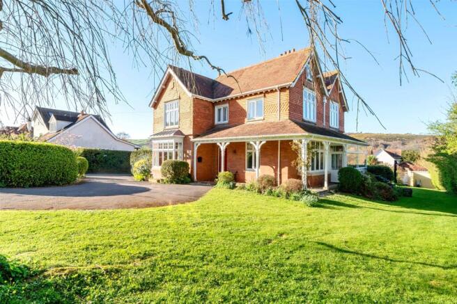 5 bed property, in Periton Road, £785,000