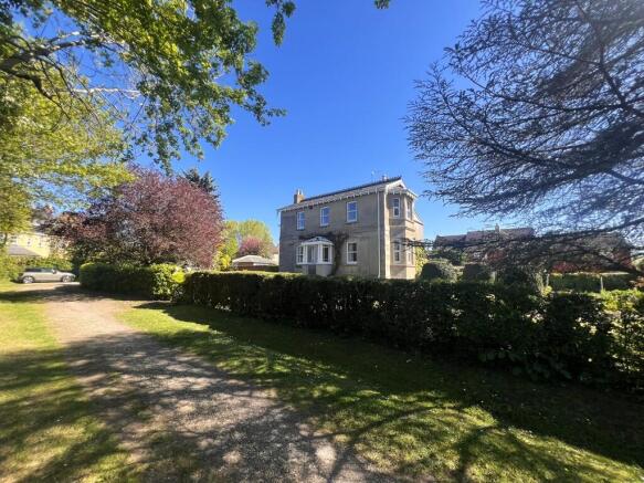 4 bed property, in Dean Farm House (Whole - Lot A And B), £750,000