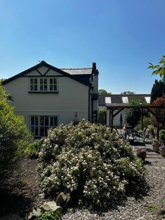 5 bed property, in Felin Hen Road, £565,000