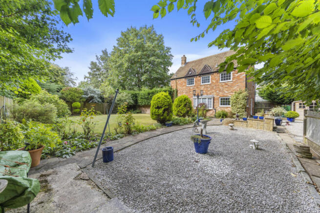 4 bed property, in Shelton, £535,000