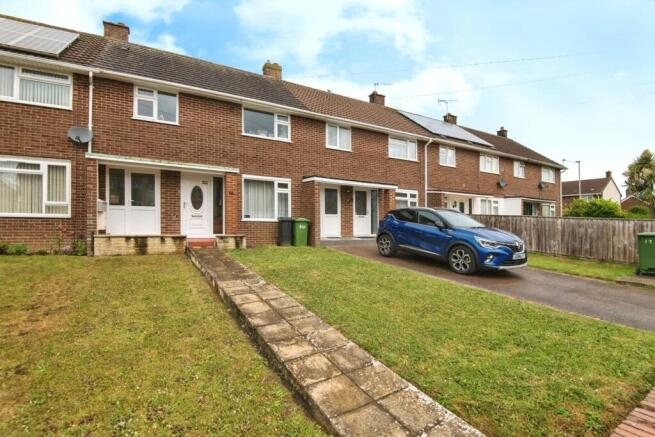 3 bed property, in Tor Close, £180,000