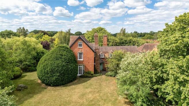 6 bed property, in Cotheridge, £1,200,000