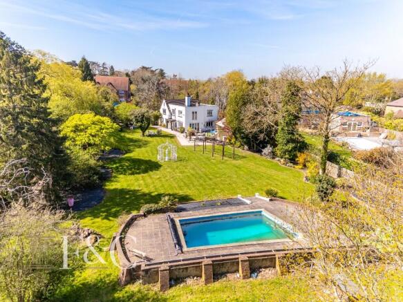 4 bed property, in Epping Road, £1,195,000