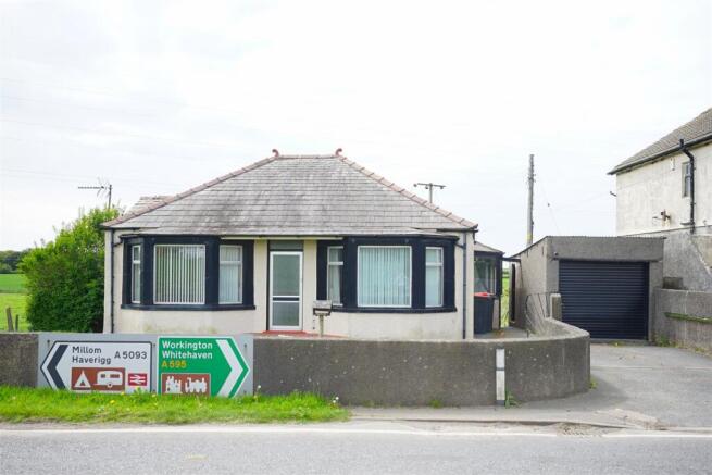 3 bed property, in Valley End Bungalow, £210,000