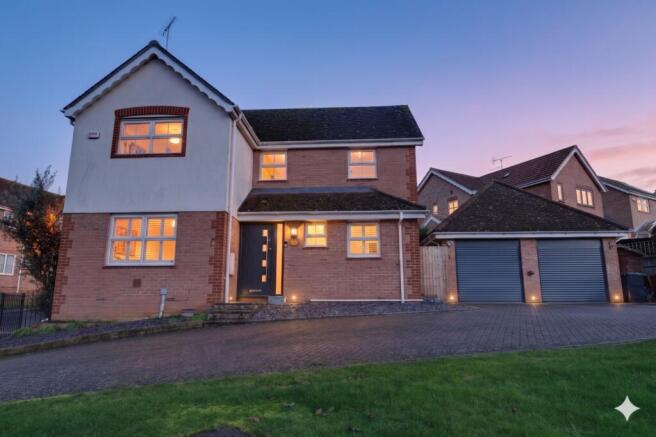 4 bed property, in Bulrush Close, £650,000