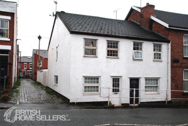 2 bed property, in Cheyney Road, £230,000