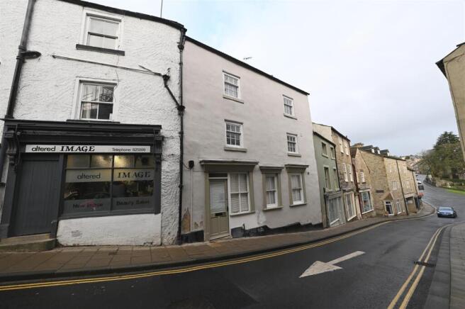 2 bed property, in Frenchgate, £195,000